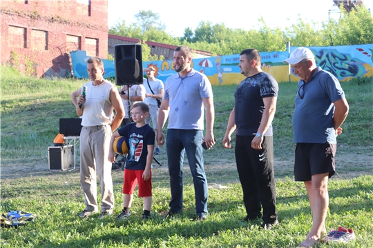 Турнир по волейболу на городском пляже