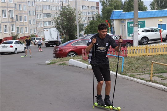В Алатыре прошел забег на лыжероллерах, посвященный Дню физкультурника