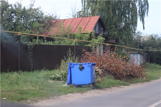 Администрация города Алатыря призывает граждан не складировать ветки рядом с мусорными контейнерами