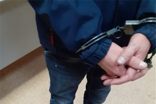 В Чебоксарах полицейские изъяли 10 свёртков с наркотиками у жителя Марий Эл