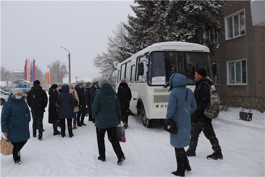 Депутаты обозначили проблемные вопросы главному врачу Алатырской центральной районной больницы Ю.Н. Боголюбову