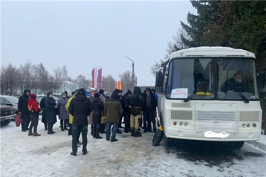 На площади перед городской администрацией продолжает работать передвижной пункт вакцинации