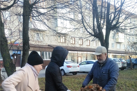 Сотрудники жилфонда продолжают наводить порядок на закрепленных территориях