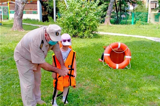 Воспитанникам и родителям детских садов столицы напоминают о правилах безопасного поведения на воде