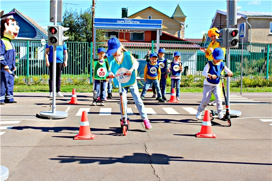 «Лаборатория безопасности»: в детских садах столицы продолжают организовывать мероприятия по дорожной безопасности