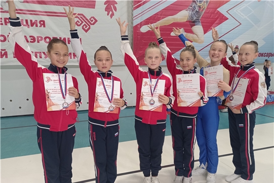 Команда юных гимнасток чебоксарского лицея № 4 заняла второе место во всероссийском турнире по спортивной аэробике