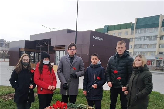 Педагоги и учащиеся столичных школ участвуют в дне памяти Галины Керзиной, погибшей ровно 80 лет назад под бомбами германского самолёта
