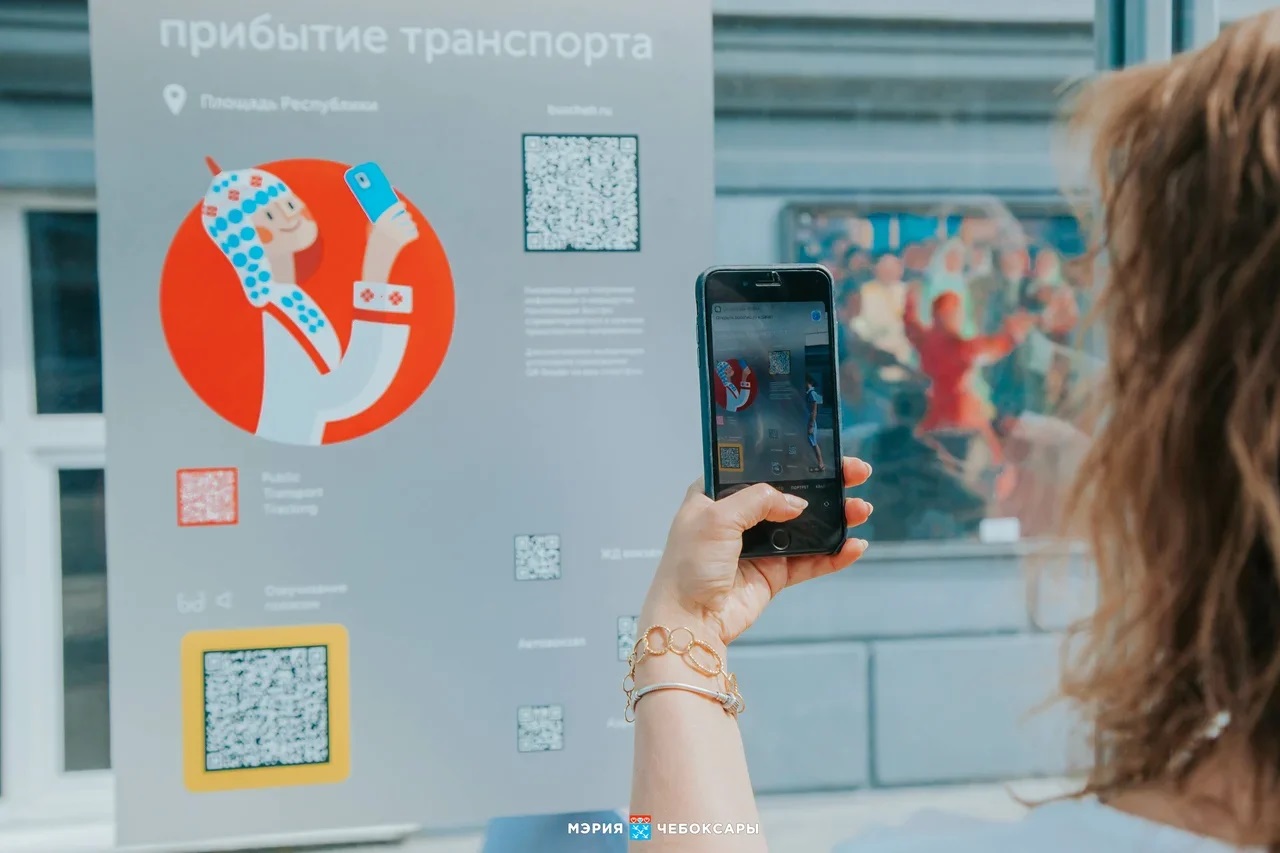 QR-коды на остановках Чебоксар расскажут о прибытии транспорта и  сориентируют в городе | г. Чебоксары Чувашской Республики