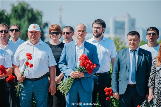 Алексей Ладыков принял участие в возложении цветов к Вечному огню