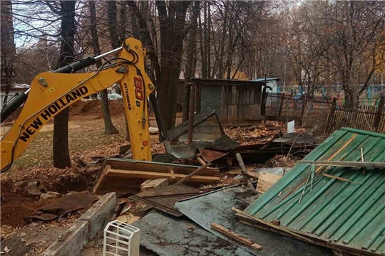 В Чебоксарах демонтированы самовольно установленные хозяйственные постройки