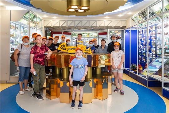 Воспитанники подшефного Промтрактору детского дома посетили Музей истории трактора