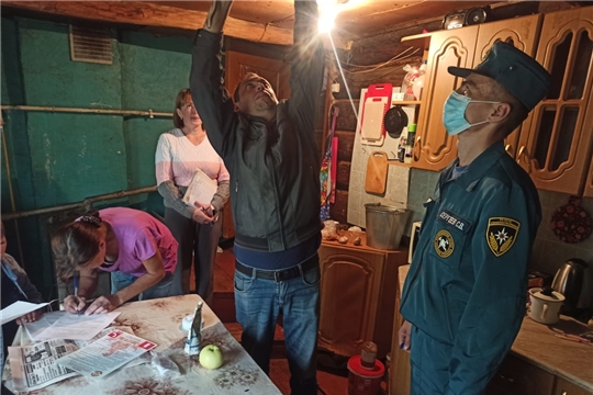 Профилактические рейды огнеборцами республики в жилых секторах