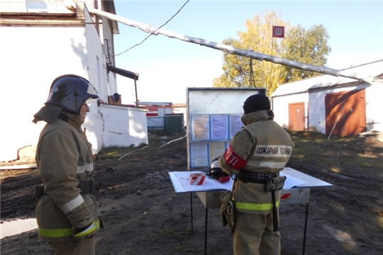 В рамках Месячника безопасности огнеборцами госкомитета ликвидирован условный пожар в Шимкусской школе Янтиковского района