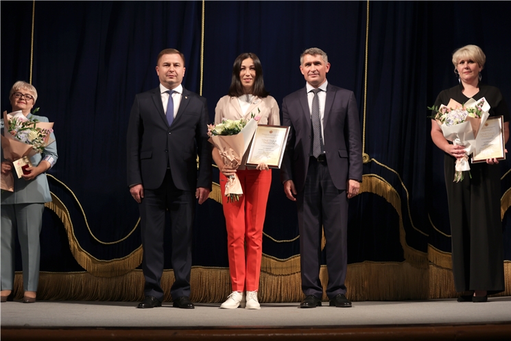 Олег Николаев " Тавтапуҫ сире, тӑван тухтӑрсем!"