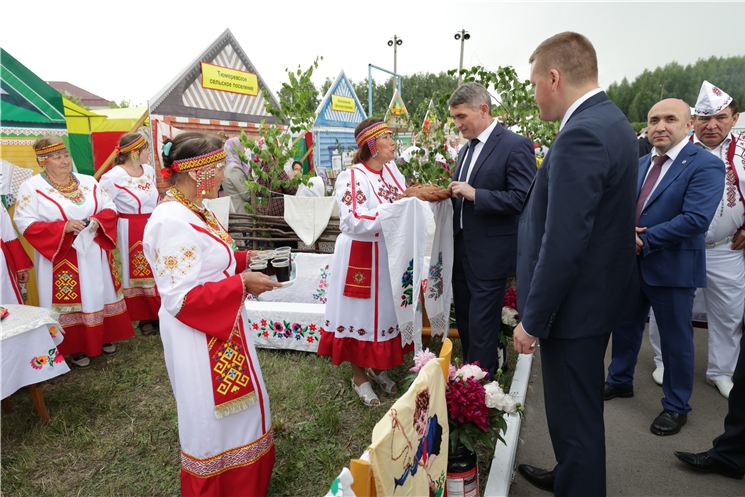 Тӑвай салинче Акатуй