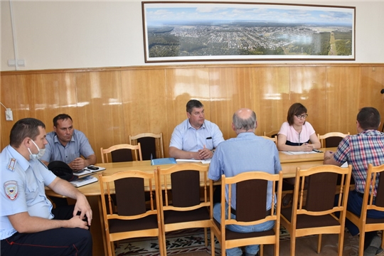 Глава администрации Валерий Шигашев провел внеочередное заседание городского оперативного COVID-штаба