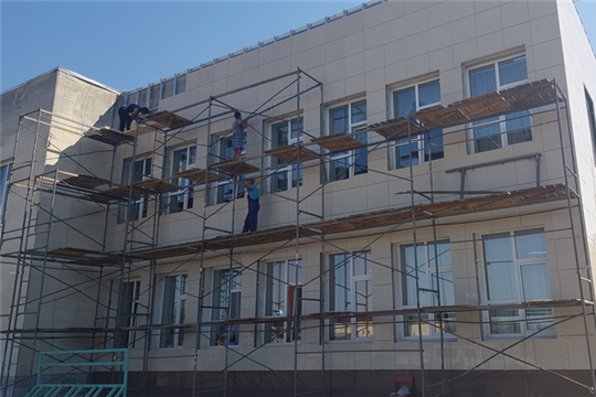 Завершена облицовка вентилируемого фасада части стены здания ДК «Восход» города Шумерля
