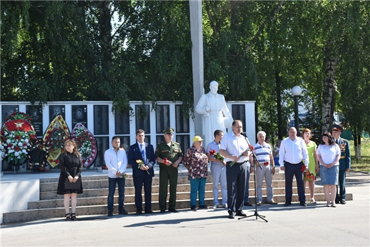 В День памяти и скорби в сквере Победы города Шумерля прошел траурный митинг