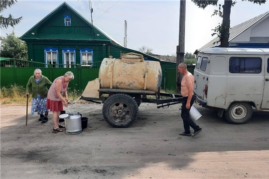 В Шумерле, в целях обеспечения водоснабжением жителей, МУП «Чистая вода» организован подвоз питьевой воды