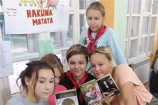 Городская библиотека-филиал №4 им.В.В.Маяковского инициировала очередное выездное мероприятие к ребятам, отдыхающим в МАУ ДО «ДООЛ «Соснячок».