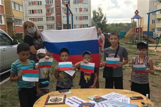 В День Государственного флага Российской Федерации сотрудники Центра детского творчества провели познавательный час «В символах России – история страны»