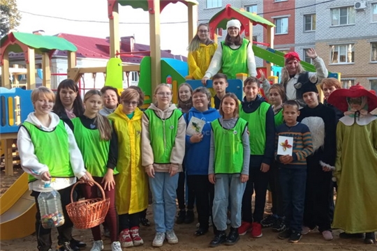Обучающиеся Центра детского творчества вновь провели акцию  «Чистый двор»