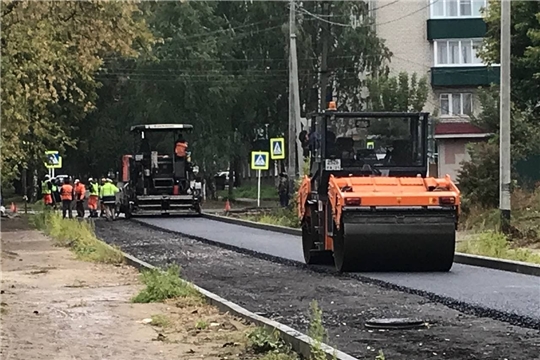 В Шумерле ведутся работы по асфальтированию участка дороги по ул. Интернациональная