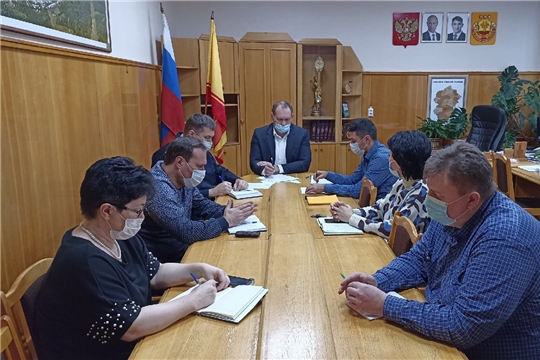 Глава администрации Валерий Шигашев провел заседание городского оперштаба по предупреждению завоза и распространения новой коронавирусной инфекции в Шумерле