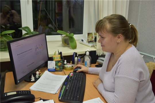 Муниципальные служащие города Шумерли прошли Всероссийскую перепись населения в онлайн-формате