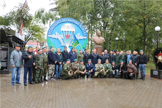 Торжественное открытие памятника основателю воздушно-десантных войск Василию Филипповичу Маргелову