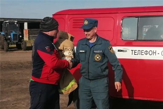 Вручение пожарного обмундирования добровольным пожарным СХПК "Восток"