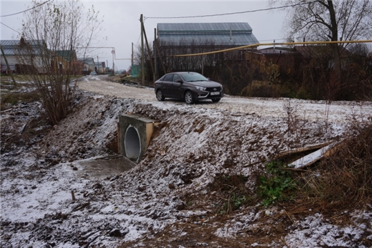 Чичканское сельское поселение: устройство водоотводной трубы под дорогой в д. Чичканы