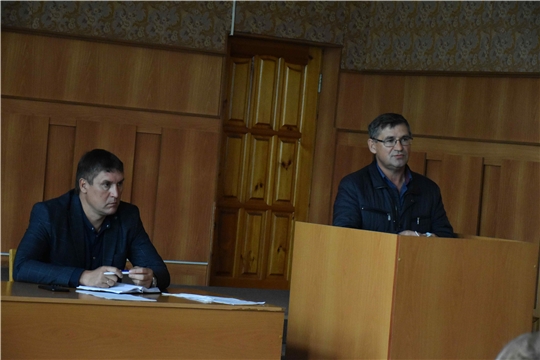 Глава администрации Козловского района Фирдавиль Искандаров провел расширенное совещание с руководителями