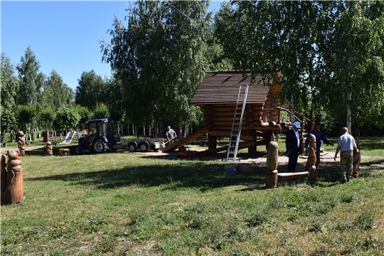 Глава администрации района Александр Кузнецов посетил детский городок «Юмах»