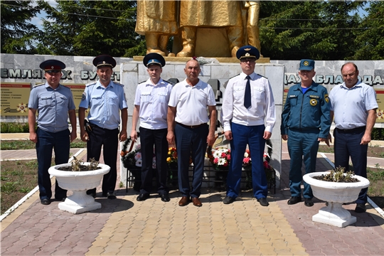 В Красноармейском районе состоялось возложение венков к Монументу Славы