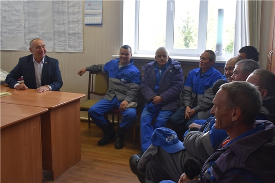 Глава администрации района Александр Кузнецов провел встречи в трудовых коллективах
