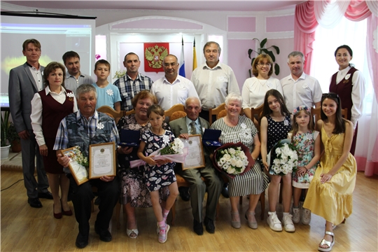 В День семьи, любви и верности состоялось чествование семейных пар, которые отметили золотую и кашемировую свадьбы