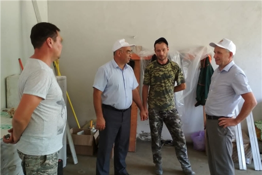 Руководство района проверило ход ремонтных работ в Хозанкинской школе