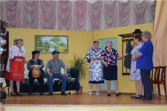 Участники театрального коллектива «Хурăнташ» Санкинского СДК выступили со спектаклем «Мыскарасăр туй пулмасть»