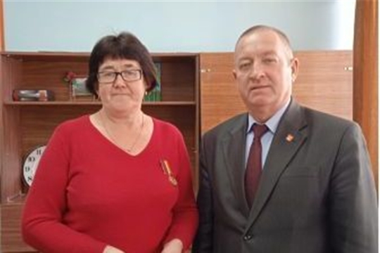 Памятной медалью, посвященной 80-летию строительства Сурского и Казанского оборонительных рубежей награждена Лариса Абакумова