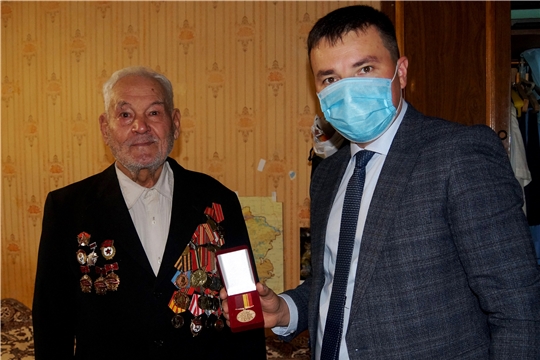 Белову Леониду Никоноровичу вручена медаль в честь 80-летия строительства Сурского и Казанского оборонительных рубежей