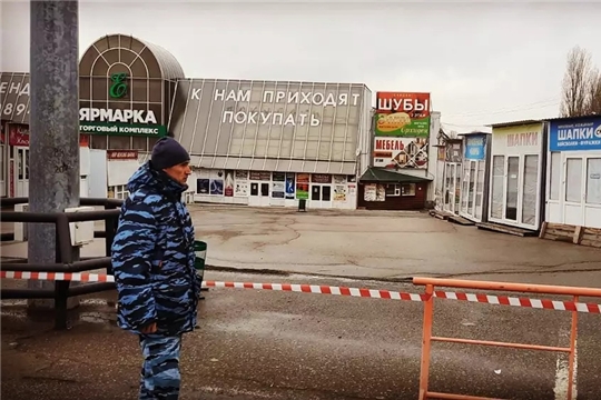 Мобильная группа Ленинского района провела проверку в ТК «Ярмарка» на предмет соблюдения актиковидных мер