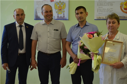 В Мариинско-Посадском районе поздравили медработников с профессиональным праздником
