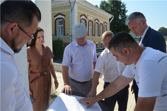 Министр промышленности Чувашии Евгений Герасимов ознакомился с ходом реализации проектов по благоустройству города Мариинский Посад