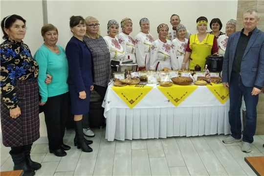 Народный хор чувашской песни на дегустации национальных блюд