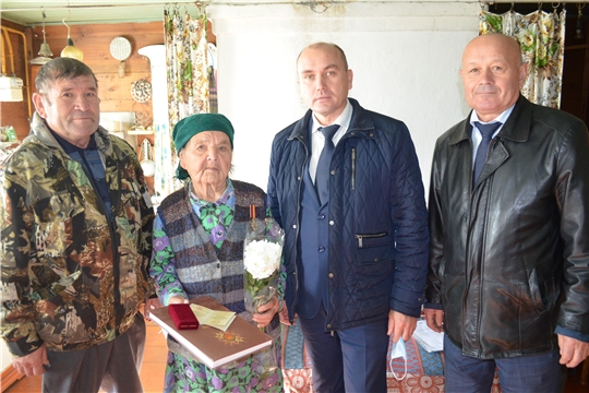 Вручение медалей участницам строительства Сурского и Казанского оборонительных рубежей в Мариинско-Посадском районе