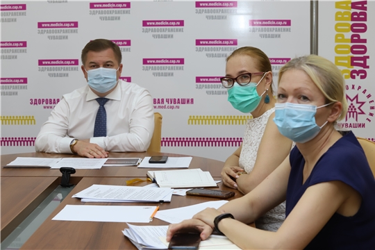 На селекторном совещании с Минздравом России обсудили организацию медицинской помощи пациентам с COVID-19