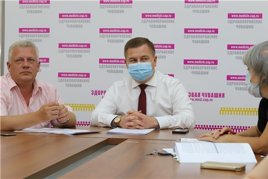 На селекторном совещании с Минздравом России обсудили эпидемиологическую ситуацию в стране: в Чувашии вакцинировались от COVID-19 более 225 000 жителей