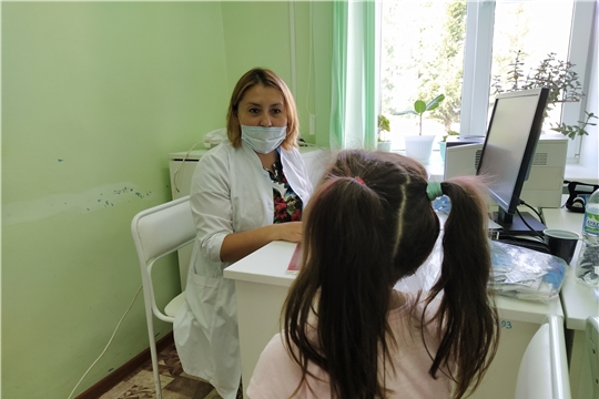 Мобильная поликлиника: Врачи РДКБ провели прием юных жителей Красночетайского района