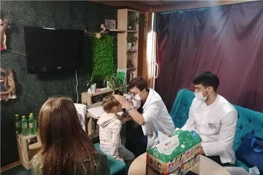 Офтальмолог из федеральной клиники Москвы проконсультировала детей в рамках акции «Волна здоровья»